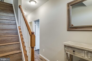 25361 Crossfield Dr, Chantilly, VA 20152 - photo 2