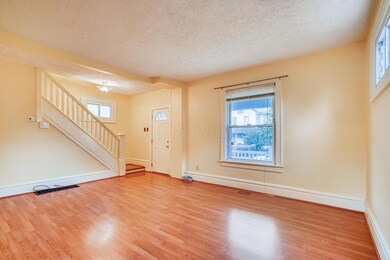 386 E Markison Columbus OH-large-003-004