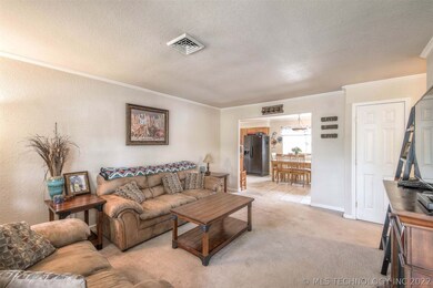 Updated home with neutral decor ready for your per