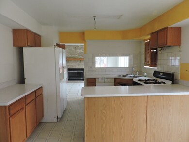 1909 Scott Cir, Carpentersville, IL 60110 - photo 6