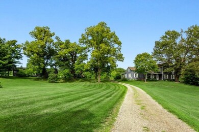 02_1645ESnowRoad_34_Driveway_LowRes