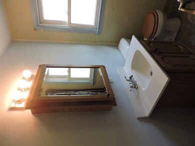 1241 Sheerer Ave, Waterloo, IA 50701 - photo 7