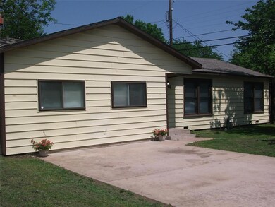 1706 N Douglas Ave, Cleburne, TX 76033 - photo 4