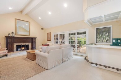 4918-floresta-ct-family-room-3