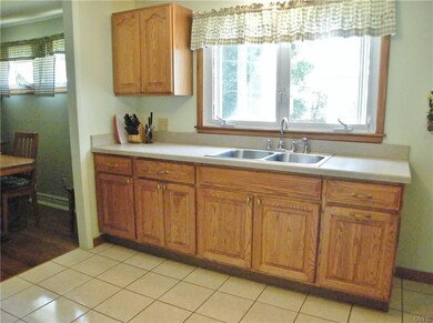 Kitchen - Oak cabinets & Ceramic floors