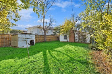 View of yard featuring a shed
