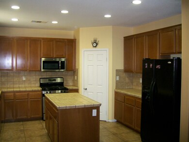 3450 Quiet Splendor Ct, Rosamond, CA 93560 - photo 5