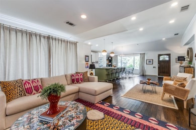 6514 Axton Ln, Dallas, TX 75214 - photo 4