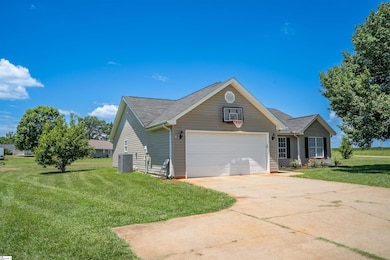 575 Mountainview Rd, Boiling Springs, SC 29316 - photo 2