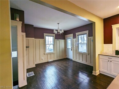 Dining Room Opens to the Kitchen