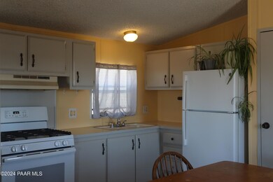 400 W Baja Rd, Paulden, AZ 86334 - photo 5