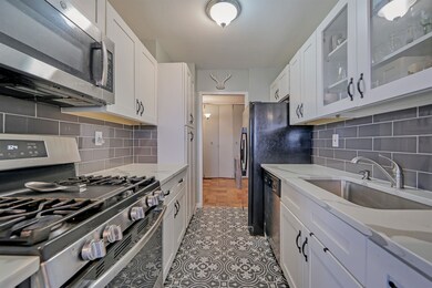 The Versailles unit 20E, West New York, NJ 07093 - photo 2