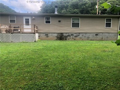 10738 Charleston Rd, Clendenin, WV 25045 - photo 6