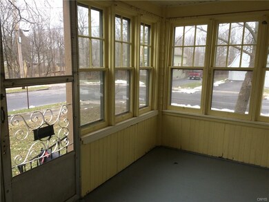 Spacious front porch and entrance.
