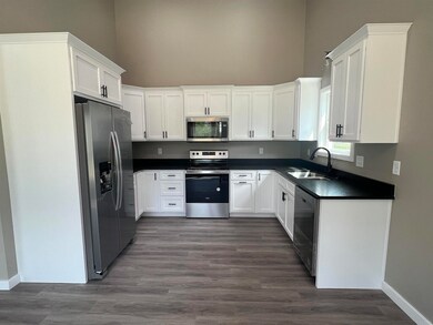 823 W Rosewood Dr, Bloomington, IN 47404 - photo 2