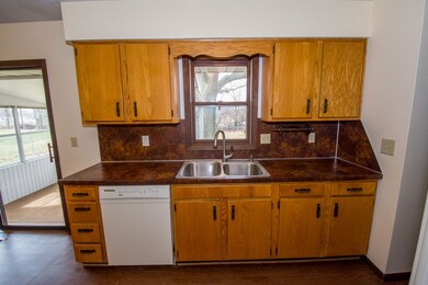 57315 Horseshoe Ct, Goshen, IN 46528 - photo 3