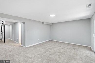 82 Daimler Dr unit 92, Capitol Heights, MD 20743 - photo 5