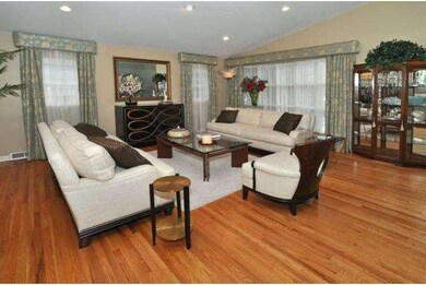 572 General Patterson Dr, Glenside, PA 19038 - photo 3