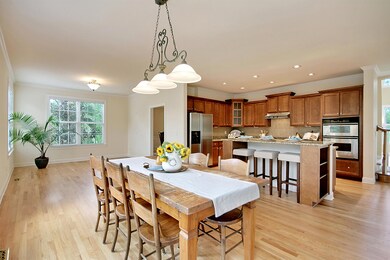 Eat-In-Kitchen