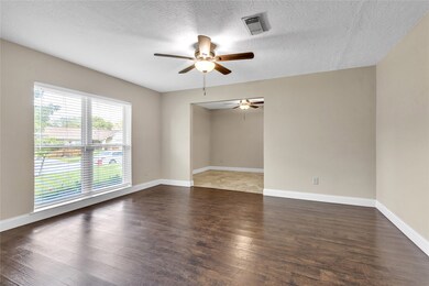 16919 Worden Ln, Friendswood, TX 77546 - photo 5