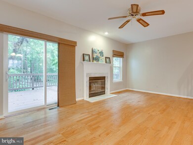 8320 Linden Oaks Ct, Lorton, VA 22079 - photo 5