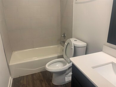 Full bathroom featuring tiled shower / bath, vanit