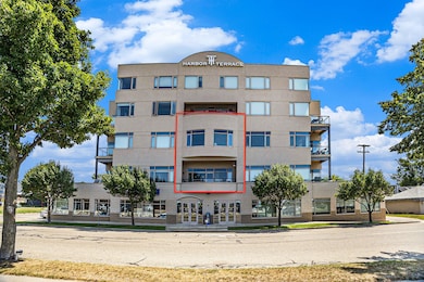 105 W Danaher St unit 201, Ludington, MI 49431 - photo 2