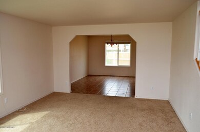 112 S Centennial St, Moxee, WA 98936 - photo 5