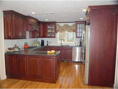 189 Edgewater Dr, Pembroke, MA 02359 - photo 3