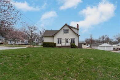 4039 9th St, Des Moines, IA 50313 - photo 2