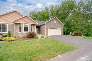 27 Pebble Ct, Slingerlands, NY 12159 - photo 2