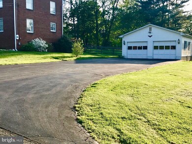 121 N Hall Ave, Purcellville, VA 20132 - photo 2