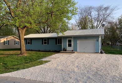 812 W Hughs St, Bolivar, MO 65613 - photo 2