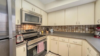 4983 Greencroft Rd unit 181, Sarasota, FL 34235 - photo 6