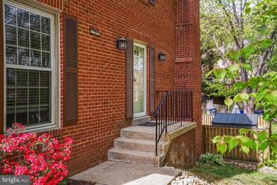 7934 Bethelen Woods Ln, Springfield, VA 22153 - photo 2