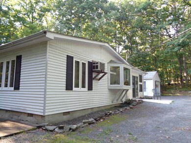 102 Redstart Ct, Hawley, PA 18428 - photo 2