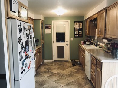 106 S Dewey St, Auburn, IN 46706 - photo 2