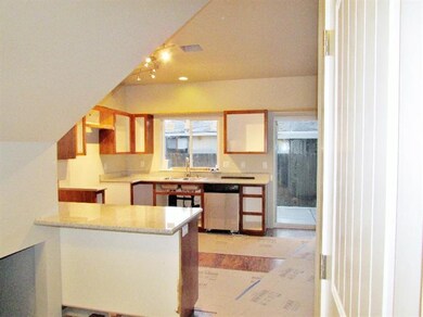 501 Gray Ct, Central Point, OR 97502 - photo 2