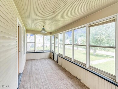 903 W 4th St S, Newton, IA 50208 - photo 4