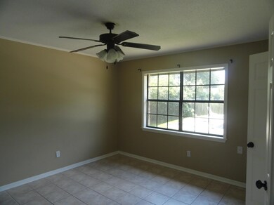 1638 Lakeview Dr 005