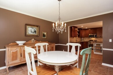 009-Dining_Room-2946066-small