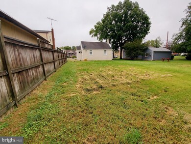 2902 Michigan Ave, Halethorpe, MD 21227 - photo 4