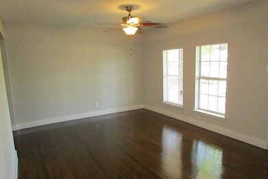 10830 Stover St, Houston, TX 77075 - photo 5