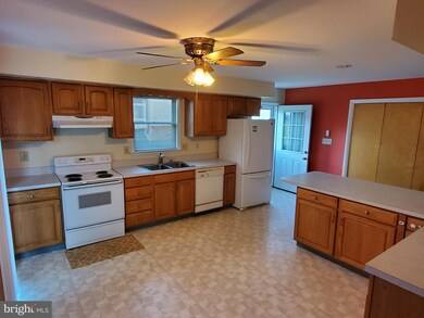 202 Kingston Park Ln, Middle River, MD 21220 - photo 3