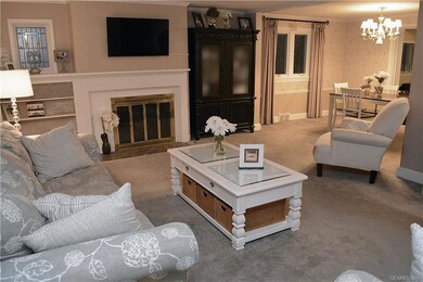 Charming, Cozy Living Room with Wood Fireplace, le