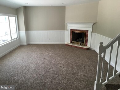 607 Whitman Dr, Blackwood, NJ 08012 - photo 2