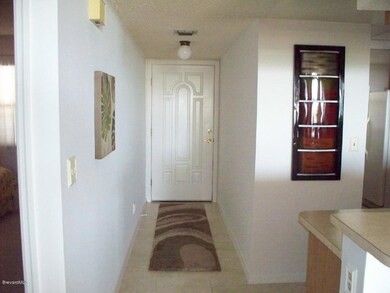 B-204 - Entrance hallway