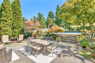 1084 Castlewood Dr, Medford, OR 97504 - photo 7