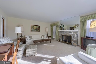 1141 Locust St, Columbia, PA 17512 - photo 2