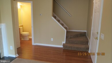 8210 Catbird Cir unit 201, Lorton, VA 22079 - photo 5